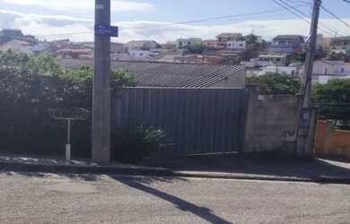 Imagem: A casa possui 3 Dormitórios, 2 Banheiros, 121m² de Área e