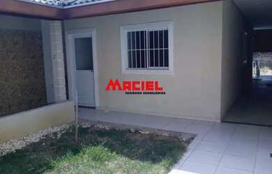 Imagem: A casa possui 4 Dormitórios, 3 Banheiros, 2 Vagas na garagem