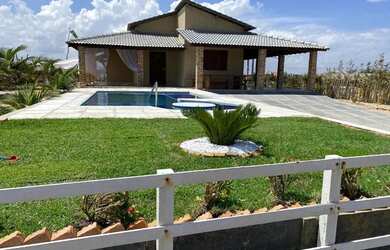 Imagem: A casa possui 3 Dormitórios, 5 Vagas na garagem e está localizado