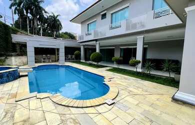 Imagem: A casa possui 4 Dormitórios, 5 Banheiros, 5 Vagas na garagem