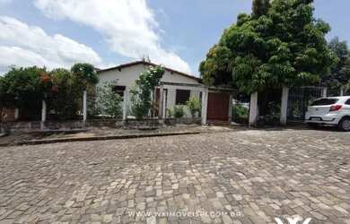 Imagem: A casa possui 2 Dormitórios, 3 Banheiros, 1 Vaga na garagem