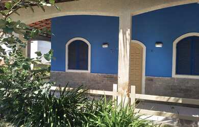 Imagem: A casa possui 2 Dormitórios, 2 Banheiros, 1 Vaga na garagem