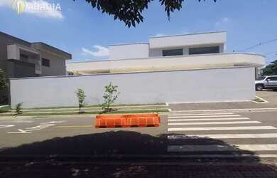 Imagem: A casa em condomínio possui 3 Dormitórios, 4 Banheiros, 4