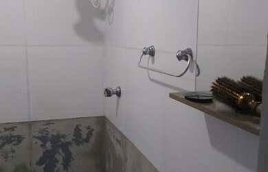 Imagem: A casa possui 1 Dormitório, 1 Banheiro e está localizado