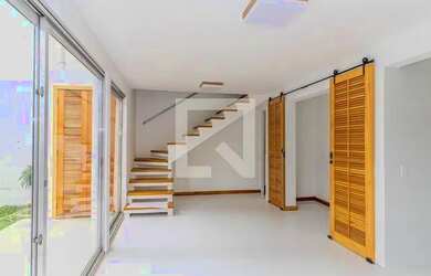 Imagem: A casa em condomínio possui 3 Dormitórios, 2 Banheiros, 1