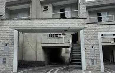 Imagem: A casa possui 3 Dormitórios, 4 Banheiros, 5 Vagas na garagem