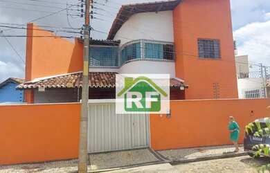 Imagem: A casa possui 4 Dormitórios, 3 Banheiros, 1 Vaga na garagem