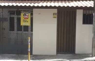 Imagem: A casa possui 1 Dormitório, 1 Banheiro, 35m² de Área e está