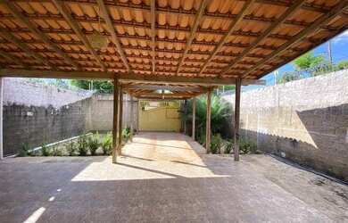 Imagem: A casa possui 2 Dormitórios, 1 Banheiro e está localizado