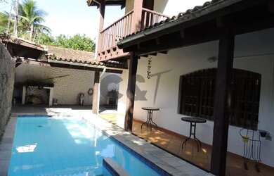 Imagem: A casa possui 5 Dormitórios, 4 Banheiros, 3 Vagas na garagem