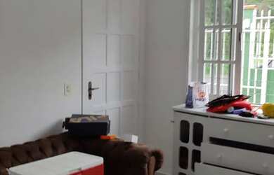 Imagem: A casa possui 2 Dormitórios, 1 Banheiro, 1 Vaga na garagem