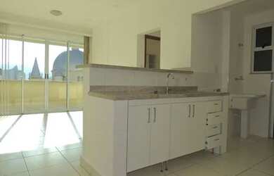 Imagem: O apartamento possui 1 Dormitório, 1 Banheiro, 1 Vaga na garagem