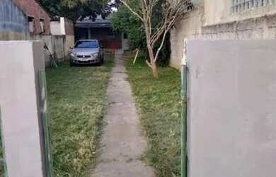 Imagem: A casa possui 2 Dormitórios, 1 Banheiro e está localizado