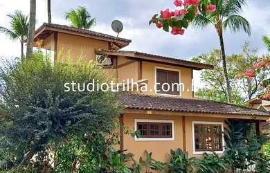 Imagem: A casa possui 3 Dormitórios, 2 Banheiros, 2 Vagas na garagem