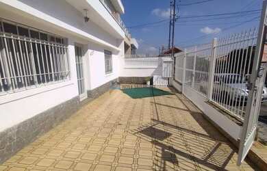 Imagem: O depósito possui 5 Vagas na garagem e 135m² de Área e está