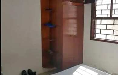 Imagem: A casa possui 2 Dormitórios, 1 Banheiro, 1 Vaga na garagem