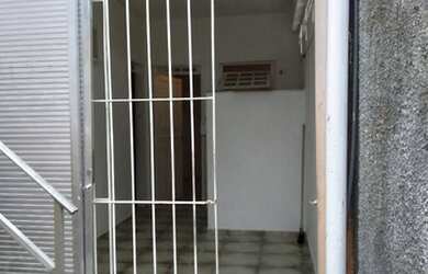 Imagem: A casa possui 2 Dormitórios, 1 Banheiro e está localizado