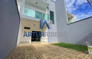 Imagem: A casa possui 2 Dormitórios, 3 Banheiros, 2 Vagas na garagem