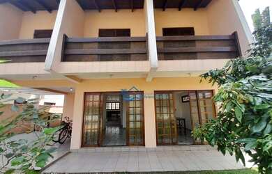 Imagem: A casa possui 3 Dormitórios, 5 Banheiros, 237m² de Área e