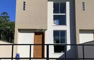 Imagem: A casa possui 2 Dormitórios, 2 Banheiros, 2 Vagas na garagem