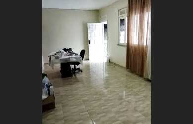 Imagem: A casa possui 3 Dormitórios, 2 Banheiros, 3 Vagas na garagem