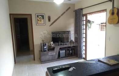 Imagem: A casa possui 3 Dormitórios, 2 Banheiros, 4 Vagas na garagem