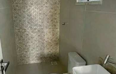 Imagem: A casa possui 2 Dormitórios, 2 Banheiros, 1 Vaga na garagem