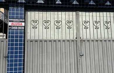 Imagem: A casa possui 1 Dormitório, 2 Banheiros, 1 Vaga na garagem