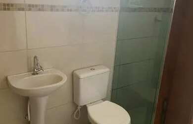 Imagem: A casa possui 2 Dormitórios, 1 Banheiro, 2 Vagas na garagem