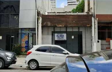 Imagem: A casa possui 4 Dormitórios, 1 Banheiro, 1 Vaga na garagem