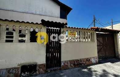 Imagem: A casa possui 2 Dormitórios, 2 Banheiros, 2 Vagas na garagem