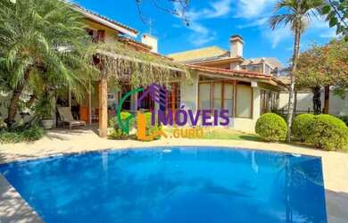 Imagem: A casa em condomínio possui 4 Dormitórios, 5 Banheiros, 3