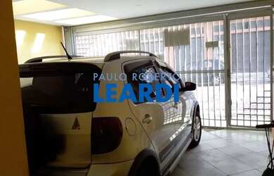 Imagem: A casa possui 3 Dormitórios, 3 Banheiros, 2 Vagas na garagem