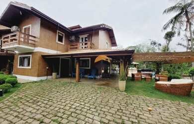 Imagem: A casa em condomínio possui 4 Dormitórios, 5 Banheiros, 5