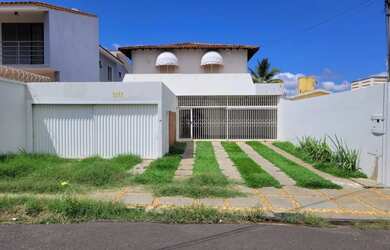 Imagem: A casa possui 3 Dormitórios, 4 Banheiros, 4 Vagas na garagem
