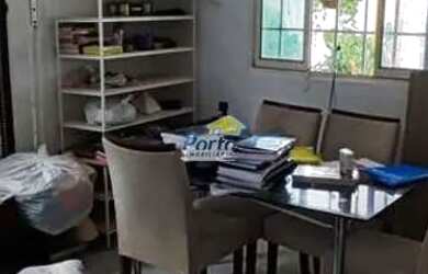 Imagem: A casa possui 3 Dormitórios, 1 Banheiro, 3 Vagas na garagem