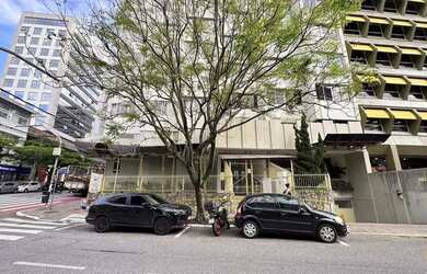 Imagem: O apartamento possui 1 Dormitório, 1 Banheiro, 1 Vaga na garagem