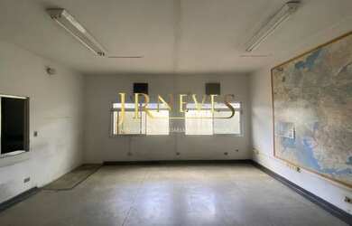 Imagem: O depósito possui 5 Vagas na garagem, 578m² de Área e está