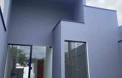 Imagem: A casa possui 2 Dormitórios, 2 Banheiros, 2 Vagas na garagem