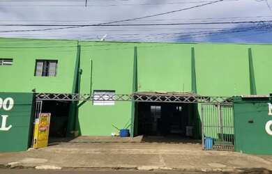 Imagem: O depósito possui 4 Vagas na garagem, 860m² de Área e está