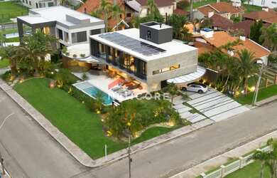 Imagem: A casa em condomínio possui 5 Dormitórios, 5 Banheiros, 5