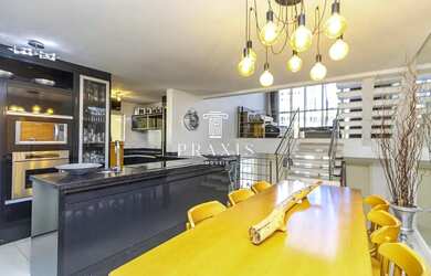 Imagem: A casa possui 3 Dormitórios, 4 Banheiros, 2 Vagas na garagem