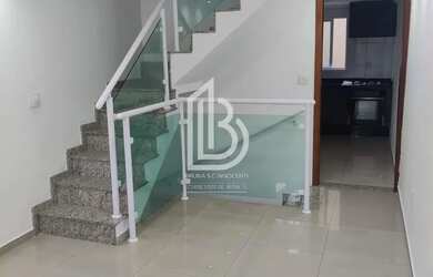 Imagem: A casa possui 2 Dormitórios, 2 Banheiros, 2 Vagas na garagem