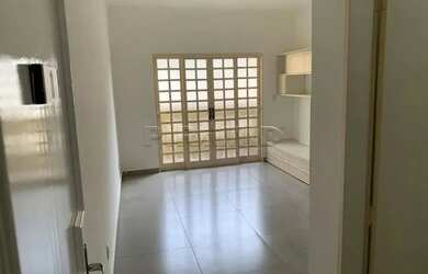 Imagem: O apartamento e possui 2 Dormitórios, 2 Banheiros, 1 Vaga na
