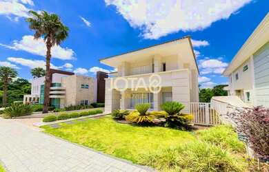 Imagem: A casa em condomínio possui 4 Dormitórios, 5 Banheiros, 4