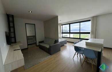 Imagem: O apartamento possui 1 Dormitório, 1 Banheiro, 1 Vaga na garagem