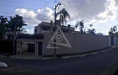 Imagem: A casa possui 4 Dormitórios, 2 Banheiros, 504m² de Área e