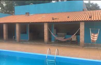 Imagem: A pousada chalé possui 3 Dormitórios, Acomodam 12 pessoas