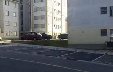 Imagem: O apartamento possui 2 Dormitórios, 1 Banheiro, 1 Vaga na garagem