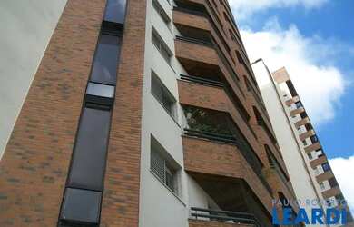 Imagem: O apartamento possui 4 Dormitórios, 3 Banheiros, 3 Vagas na